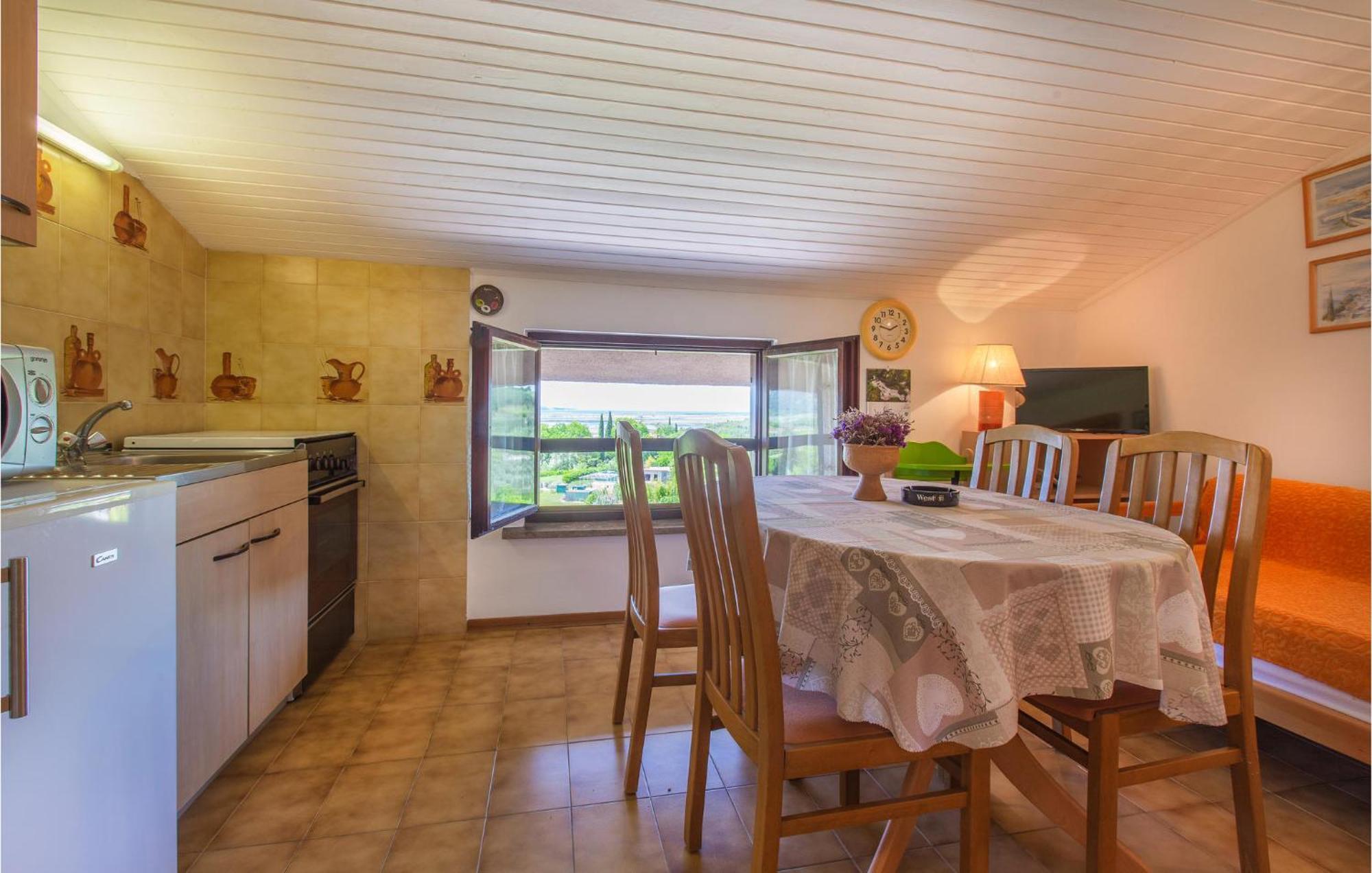 Amazing Apartment In Secovlje With Kitchen エクステリア 写真