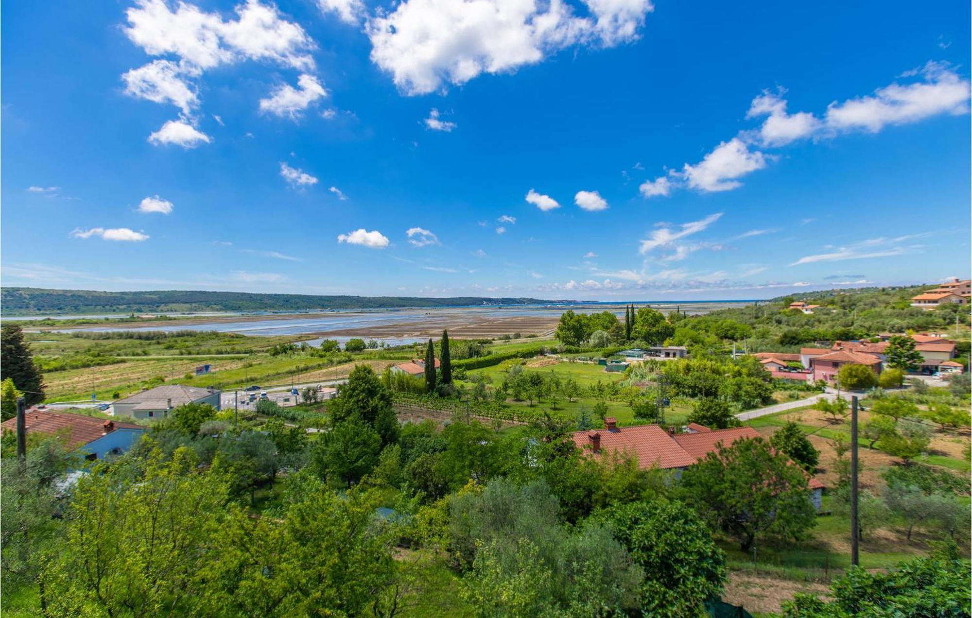 Amazing Apartment In Secovlje With Kitchen エクステリア 写真