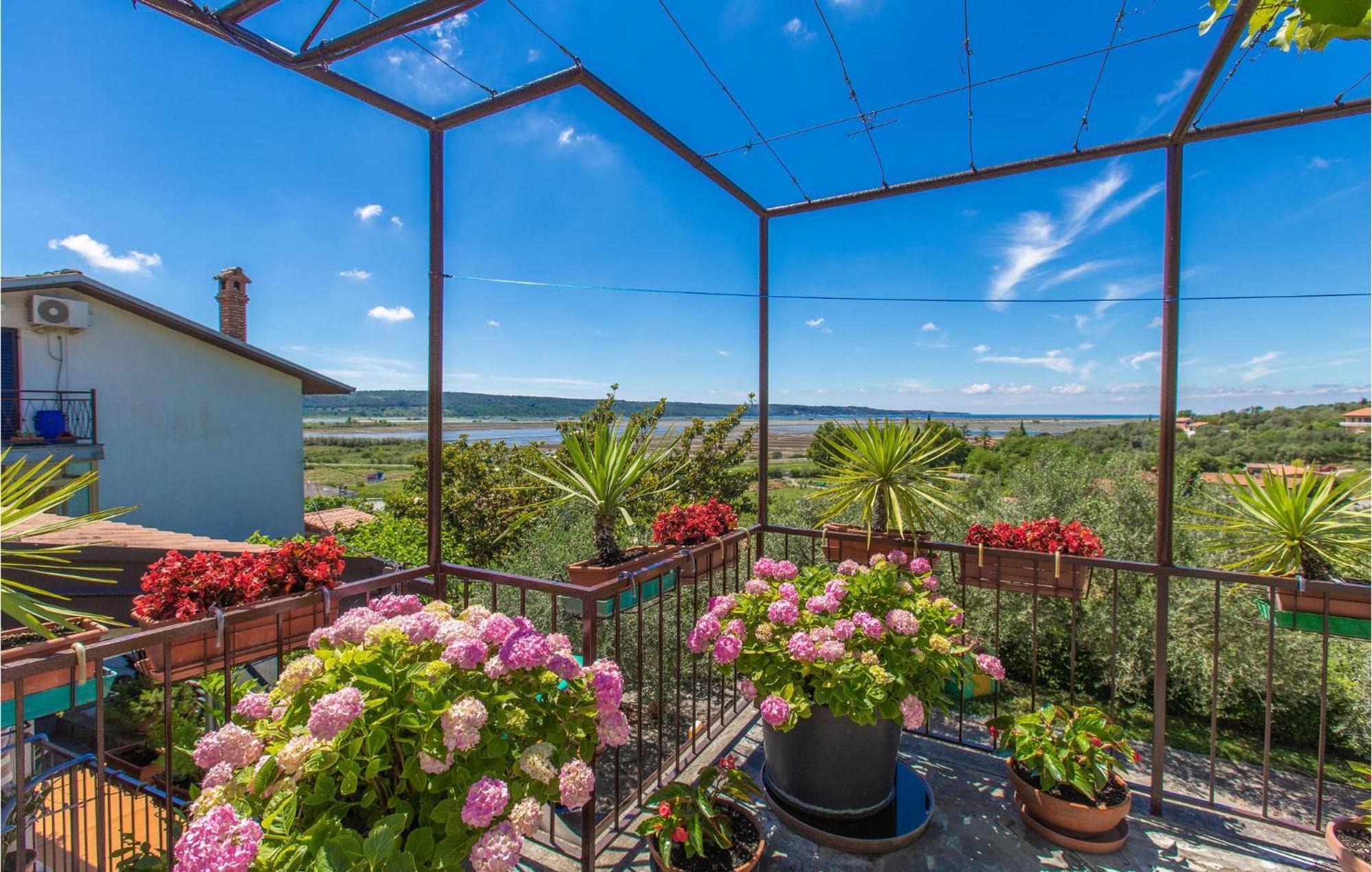 Amazing Apartment In Secovlje With Kitchen エクステリア 写真